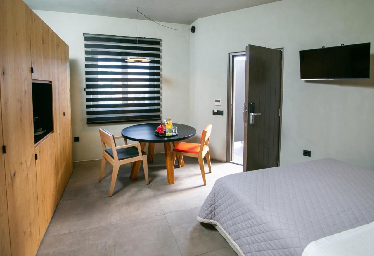 Marquise Suites - Adults Only Тира Экстерьер фото