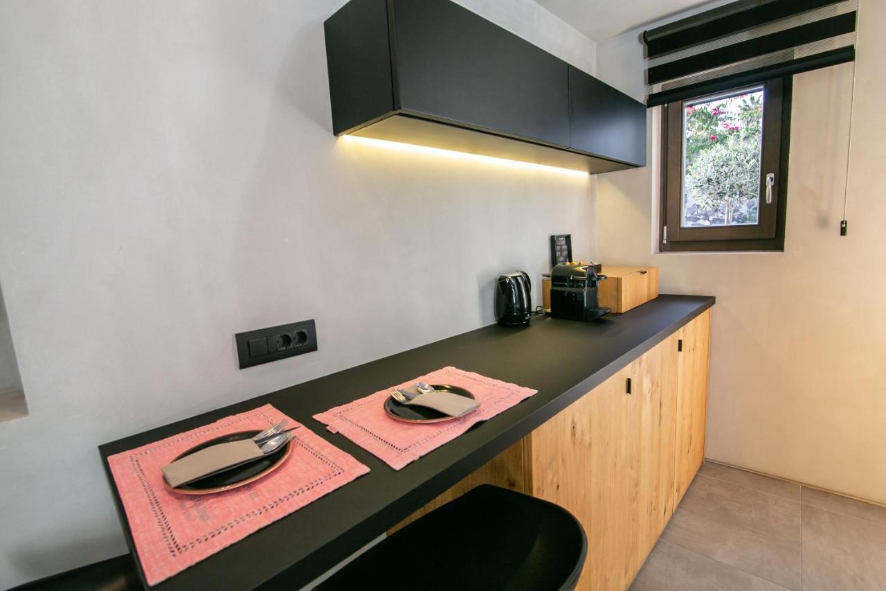 Marquise Suites - Adults Only Тира Экстерьер фото